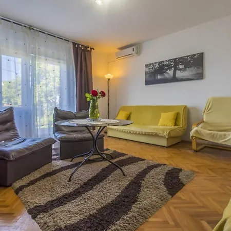 Apartment Avisnja *