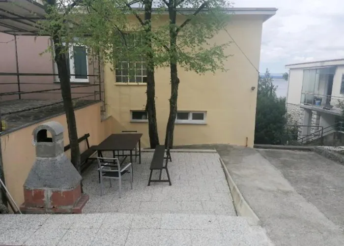 Apartment Avisnja *