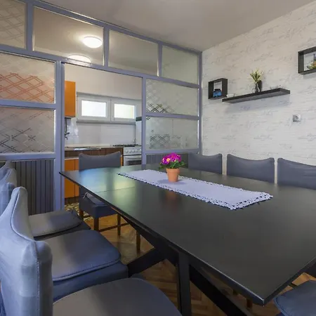 Avisnja Apartament *